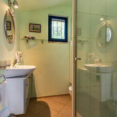 Mit Privatpool Fuer 2 Personen Ca 30 Qm In Sveti Ivan Dobrinjski, Kvarner Bucht Krk